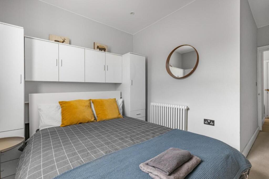 Brilliant 2 Bed - Spacious, & Well-connected Apartament *